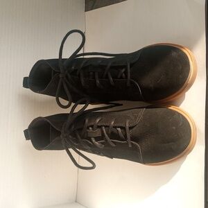 Sorel  8.5 Women's Black lace up  Waterproof molded rubber sole suede bootie .